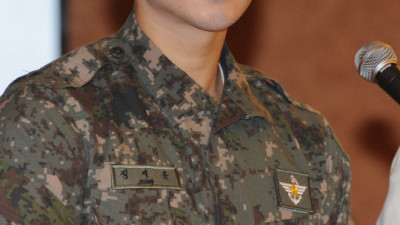 군인 비